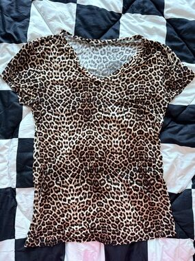 Leopard Print V-Neck Short Sleeve Tee - Brown/Black